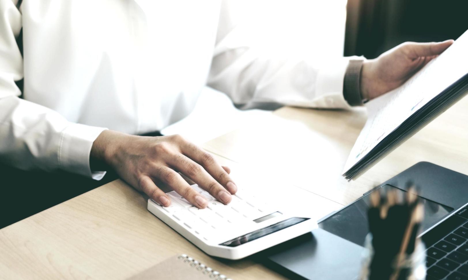 Équipe Lurexariondo travaillant sur des stratégies SEO